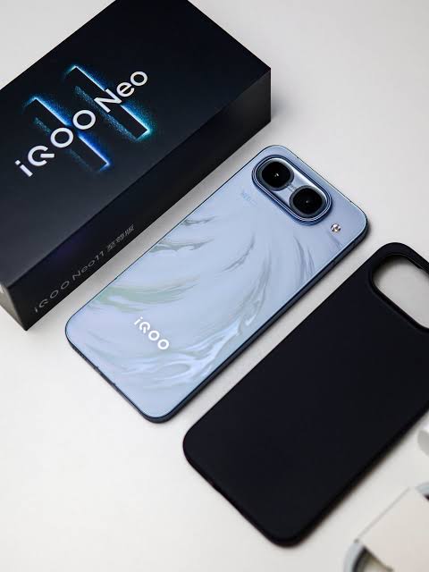 Toàn bộ thông số iQOO Neo 11 Ultra trước thềm ra mắt tối nay!!!** * Màn hình OLED phẳng 6,83 inch độ phân giải 2K * Pin dung lượng lớn 9.100