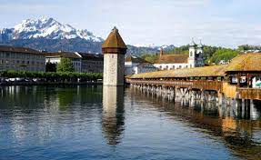 Maybe you would like to learn more about one of these? Desertee La Ville Suisse De Lucerne Nostalgique Des Hordes De Touristes Chinois