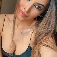 Anna Signore's Instagram, Twitter & Facebook