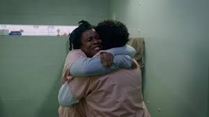 Taystee takes advantage of her new position. Orange Is The New Black Saison 7 Sur Netflix Les Detenues Font Leurs Adieux Dans La Bande Annonce News Series A La Tv Allocine