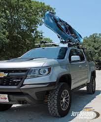 The Ruggedly Handsome Chevrolet Colorado Zr2 Equipped With The Thule Gearon Exterior Cargo Management System Will Secur Chevrolet Colorado Chevrolet Chevy Girl