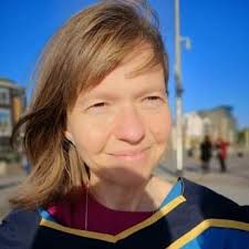 Helen H (@HelenAitch)