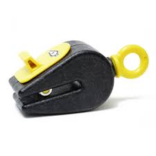 These white plastic tarp clamps have a variety of uses, and are essential for securing tarps or canopies to pipe frames. Lil Weggie Tarp Clip Jt S Outdoor Fabrics Canada