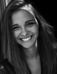 Anya Summers, una joven modelo que va para top