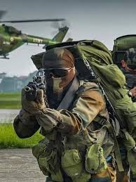 Air Hostess Jobs: क्या शादीशुदा महिलाएं बन सकती हैं एयर होस्टेस, जानें क्या  है नियम - Can married girl become air hostess and know rules all you need  to know - News18 हिंदी