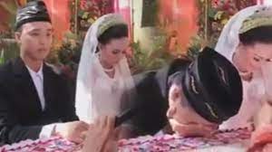 Jan 24, 2019 · hal ini karena di bali ada banyak sekali daerah wisata yang bisa di kunjungi serta terlebih lagi bali memiliki beragam alam yang sesuai untuk dilaksanakannya kegiatan kebersamaan berupa outbound. Akad Nikah Ucapan Pengantin Pria Saat Ijab Kabul Bikin Heboh Netizen Youtube