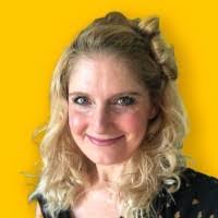 Elizabeth Meade's Instagram, Twitter & Facebook