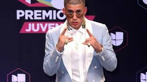 Michael rice's 4 tattoos & their meanings. Bad Bunny Domina En Unos Heroicos Premios Juventud La Republica Ec
