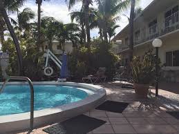 Pompano beach amphitheatre and pompano beach aquatics center are both under four miles from the property. Sol Eller Skugga Valj Sjalv Picture Of Shore Haven Resort Inn Lauderdale By The Sea Tripadvisor