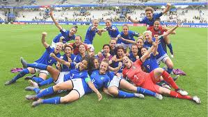 Welcome to the tumblog, specially created for the italian footballers and their fans! Forza Azzurri