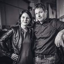 Robert Habeck Und Annalena Baerbock Grunen Chefs Setzen Auf Vertrauen Stern De