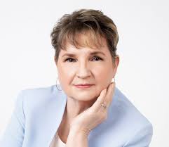 Susan Fraser's Instagram, Twitter & Facebook