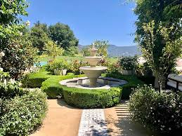 Khloe kardashian selling her house for $19million after buying it off justin bieber for less than half the price. Khloe Kardashian Sells Calabasas Home For 15 5m People Com