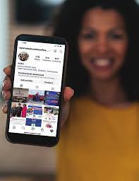 Dianna Monk's Instagram, Twitter & Facebook