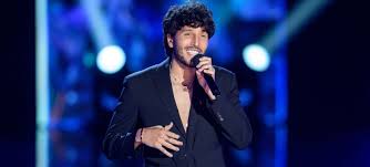 Si nos gana la alegría, yo por fin te besaría. Sebastian Yatra Desvela Como Nacio La Colaboracion Pareja Del Ano Con Myke Towers Musica Los40
