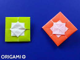 Ce samouraï très détaillé en origami est fait à partir d'une seule feuille de papier, sans découpe ni colle. Enveloppe Carree En Origami