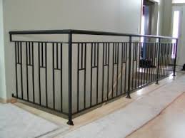 Iron cable railings & guardrails cable & pipe railings were initially favored for contemporary architecture however they have become popular on all types of homes due to the variety of cable. Kovannye Sovremennye Steklyannye Metallicheskie Iz Dereva Metall Iz Stekla Zabory Sadovye V Sadu Na Te Balcony Railing Design Balcony Grill Design Railing Design