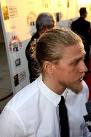 Charlie Hunnam Aka Jax Teller From Fx S Sons Of Anarchy Charlie Hunnam Man Bun Beautiful Men