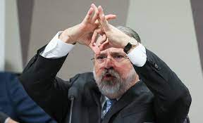 O nome de augusto aras também será submetido ao plenário da casa, onde, para ser aprovado, terá que alcançar a maioria simples, ou seja, 41 dos 81 senadores. Brazil S Prosecutor General Goes Against President Bolsonaro