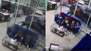 Terrifying video shows the moment a gunman fires into a bronx car dealership — forcing three little kids to hit the floor. Hero Father Who Took A Bullet While Protecting His Children From Shooter Loses His Two Jobs Lucipost