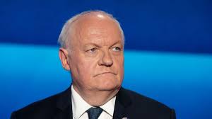 Affiche de françois asselineau• crédits : Ayxaewyjbglq3m