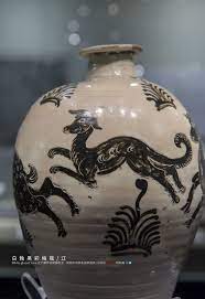 辽白釉黑彩梅瓶辽宁康平张家窑出土沈阳市文物考古研究所藏the liao dynsaty 906 1125 white glazed vase unearthed from zhangjiayao kangping liaoning china pottery glazes pottery ceramics