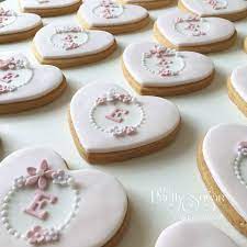 Hearts Initial Cookies In Pink And White With Sugar Blossoms Detail For A Christening Elegant Cookies Wedding Cookies Wedding Cake Cookies