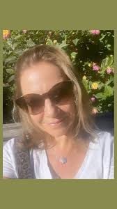 Stopping to smell the roses 🌹 , #autumn #thepowerofnow #nature #grounding