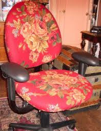 Set the seat of the chair on top of the fabric on the floor and pull the fabric tightly around. Quick Dirty Office Chair Cover 5 Steps Instructables