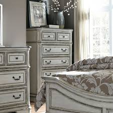 Magnolia manor queen size panel bedroom set by liberty furniture. Magnolia Manor Antique White Panel Bedroom Set By Liberty Furniture 1 Review S Furniturepick