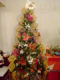 Arbol De Navidad Flores Y Malla Dorada Holiday Decor Christmas Tree Christmas