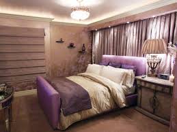 Merah adalah warna yang berani dan bersemangat yang dapat mengubah bilik tidur anda dengan segera. Bilik Tidur Violet 68 Gambar Reka Bentuk Dalam Warna Putih Ungu Dan Kuning Ungu Idea Idea Dalaman Dengan Aksen Hitam Makna Warna