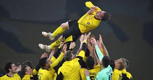 Łukasz piotr piszczek ( polish pronunciation: Watch Dortmund Legend Breaks Down In Tears After Dfb Pokal Victory Planet Football