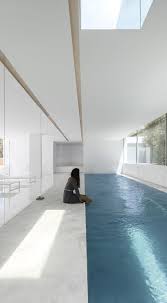Voici Une Piscine De Haut Standing En 2020 Piscine Interieure Maison Piscine Moderne Piscine Interieure Grange