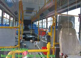 澳門巴士/交通/天氣資訊站Macau Buses / Transport / Weather Information Station - 車內情況︰  有40個座椅，最多可載超過129人。該車中門至車尾共設六排座椅。該車每條扶手柱上都安裝了落車鐘，方便乘客按鐘落車。 | Facebook