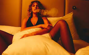 Farah Zeynep Abdullah Yatakta Cesur Pozlar Verdi