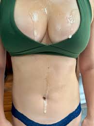 スポーツブラのパイズリとザーメン垂れ流し