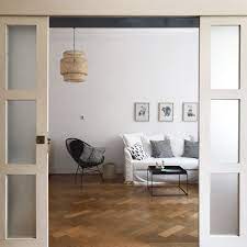 Man schließt einfach die schiebetür und gut ist's. Aufgeraumt Schiebetur Altbau Wohnzimmer Couch