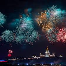 Прямая трансляция салют на день победы 9 мая 2020 на красной площади. Sobyanin Prizval Moskvichej Ne Prihodit Smotret Salyut 9 Maya Moskva 24 07 05 2020