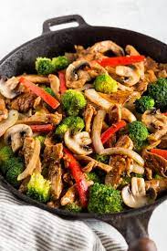 Keto stir fry with chicken, garlic, and all of the healthy greens you need. Keto Low Carb Chicken Stir Fry Noshtastic