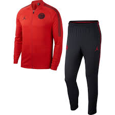 L'etoile rouge s'est offert un gros temps fort pour reprendre espoir. Survetement Psg X Jordan Rouge Noir Saison 2018 2019 Footkorner