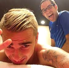 Haare timothy caesar wie biff aus dem film \\\zurück in die zukunft\\\: Antoine Griezmann Beziehung Vermogen Grosse Tattoo Herkunft 2021 Taddlr