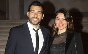 Francesco venditti moglie figli francesco venditti moglie cristina francesco venditti quarto figlio francesco venditti quattro figli. Francesco Venditti Moglie Cristina Clizia Incorvaia Del Grande Fratello Vip E La Cugina Di Francesco Venditti E Nato A Roma Il 27 Agosto Del 1976 Ed E Il Figlio