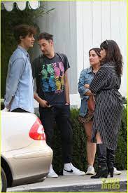 La pareja formada por camila cabello y shawn mendes ha sido muy discreta e incluso hermética en lo que a su relación sentimental se refiere: Camila Cabello Shawn Mendes Embrace After A Meal With Friends In West Hollywood Photo 4560836 Camila Cabello Shawn Mendes Pictures Just Jared