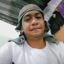 Paano kung bumalik ang taong labis mong minahal noon? Kaya mo bang bitawan  ang taong bumuo at nagpapasaya sayo ngayon 🙄 -Mai