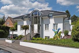 Haus oberkassel düsseldorf ab 225.000 €, schönes, geräumiges wohnhaus mit 10 zimmern in düsseldorf, oberkassel mit garten. Mansion In Dusseldorf Sold By Beyond Real Estate Immobilien Immobilien Angebote Villen