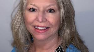 Lynn Hogan's Instagram, Twitter & Facebook