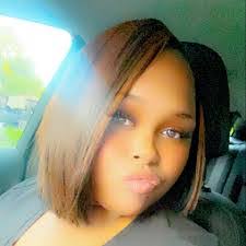 Lynette Prescott's Instagram, Twitter & Facebook