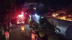 May 25, 2021 · untuk kasus kebakaran di gedung kejaksaan agung, jaksa menjatuhkan tuntutan penjara 1 tahun sampai 1,6 tahun terhadap enam terdakwa, yang terbagi dalam tiga berkas perkara. Ne63rj6dypzw M