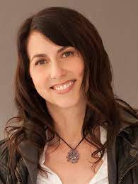 Check spelling or type a new query. Ea Este ProaspÄƒta Cea Mai BogatÄƒ Femeie Din Lume Cum A ObÅ£inut Atata Avere Evenimentul Zilei